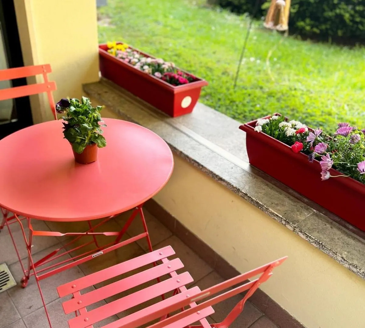Laura S Garden - Romantic Place And Private Parking Milan Apartment